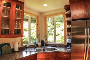 Casa | Cocina privada | Frigorífico, microondas, placa de cocina y lavavajillas