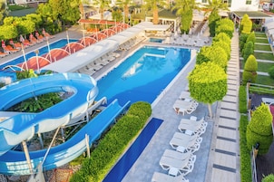 Outdoor pool, pool umbrellas, sun loungers