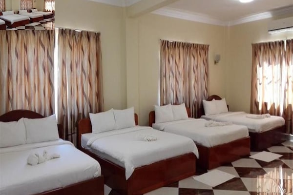 Family Quadruple Room, 1 Bedroom | Desk, free WiFi