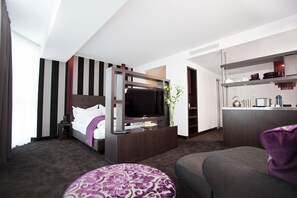 Sengetøy av topp kvalitet, safe på rommet og skrivebord for bærbar PC