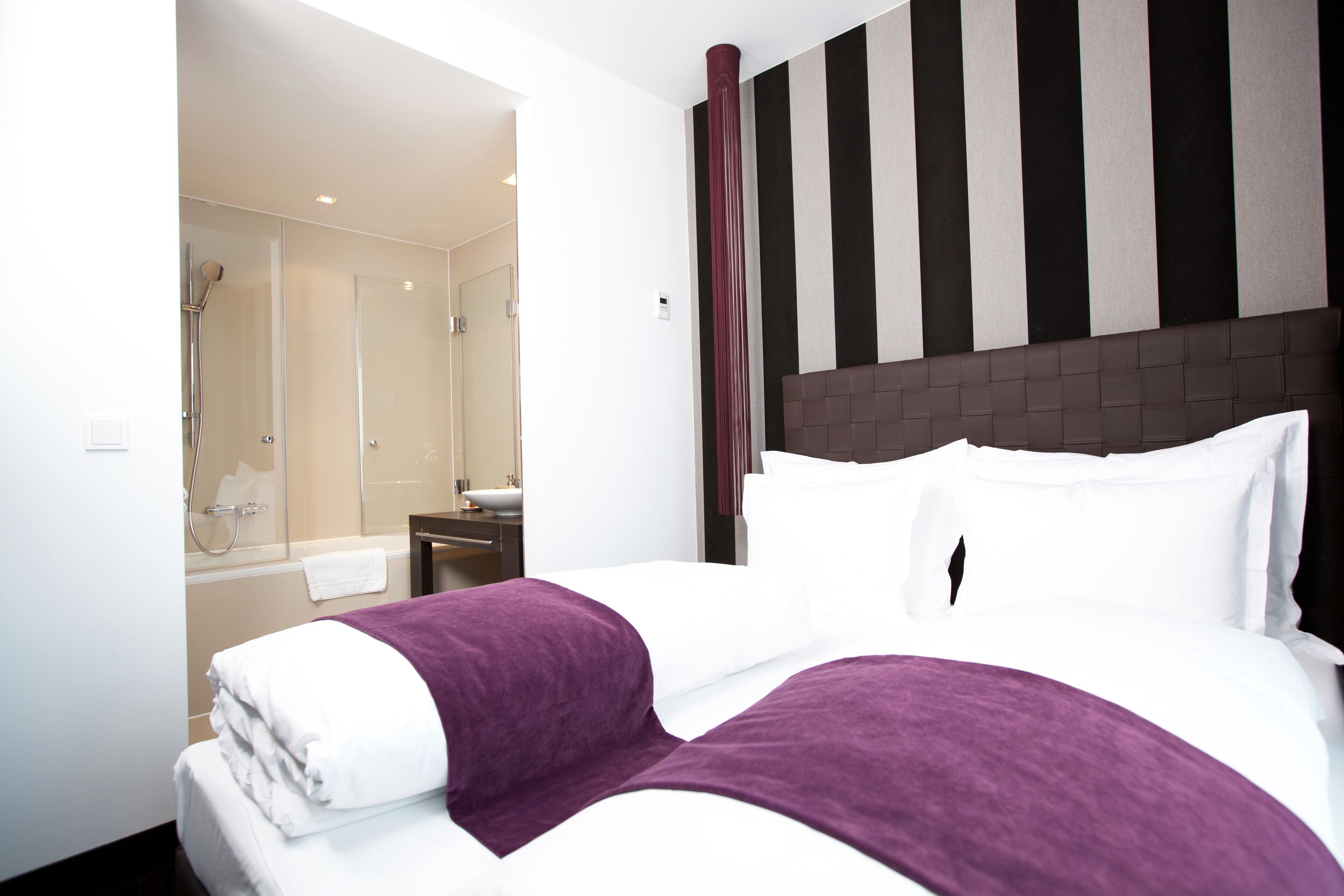 Premium bedding, in-room safe, laptop workspace, blackout drapes