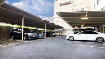 Estacionamiento (JPY 1000 por día)