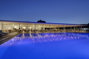 2 outdoor pools, pool umbrellas, pool loungers