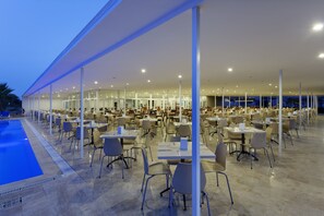 2 restaurants; breakfast, lunch, and dinner served - Larissa Holiday Beach Club - All Inclusive (Alanya)