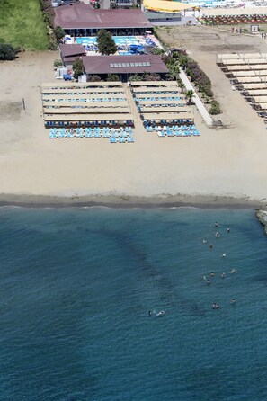 Private beach, sun loungers, beach umbrellas, beach towels - Larissa Holiday Beach Club - All Inclusive (Alanya)