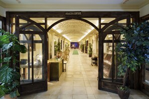 Gufubað, tyrknest bað, líkamsmeðferð, heitsteinanudd