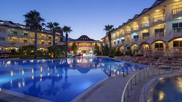 Indoor pool, 2 outdoor pools, pool umbrellas, pool loungers