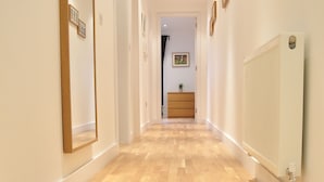 Hallway - Andrew Superior Apartments (London)