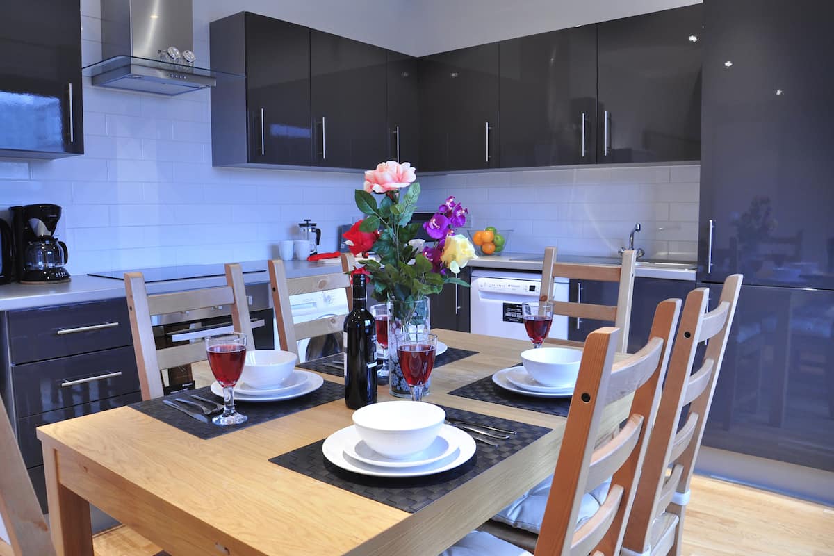 Apartment, 2 Bedrooms | In-room dining