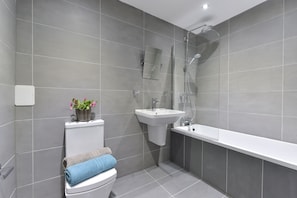 Appartement, 3 chambres | Salle de bain