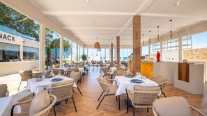 2 restauranter, frokost serveres