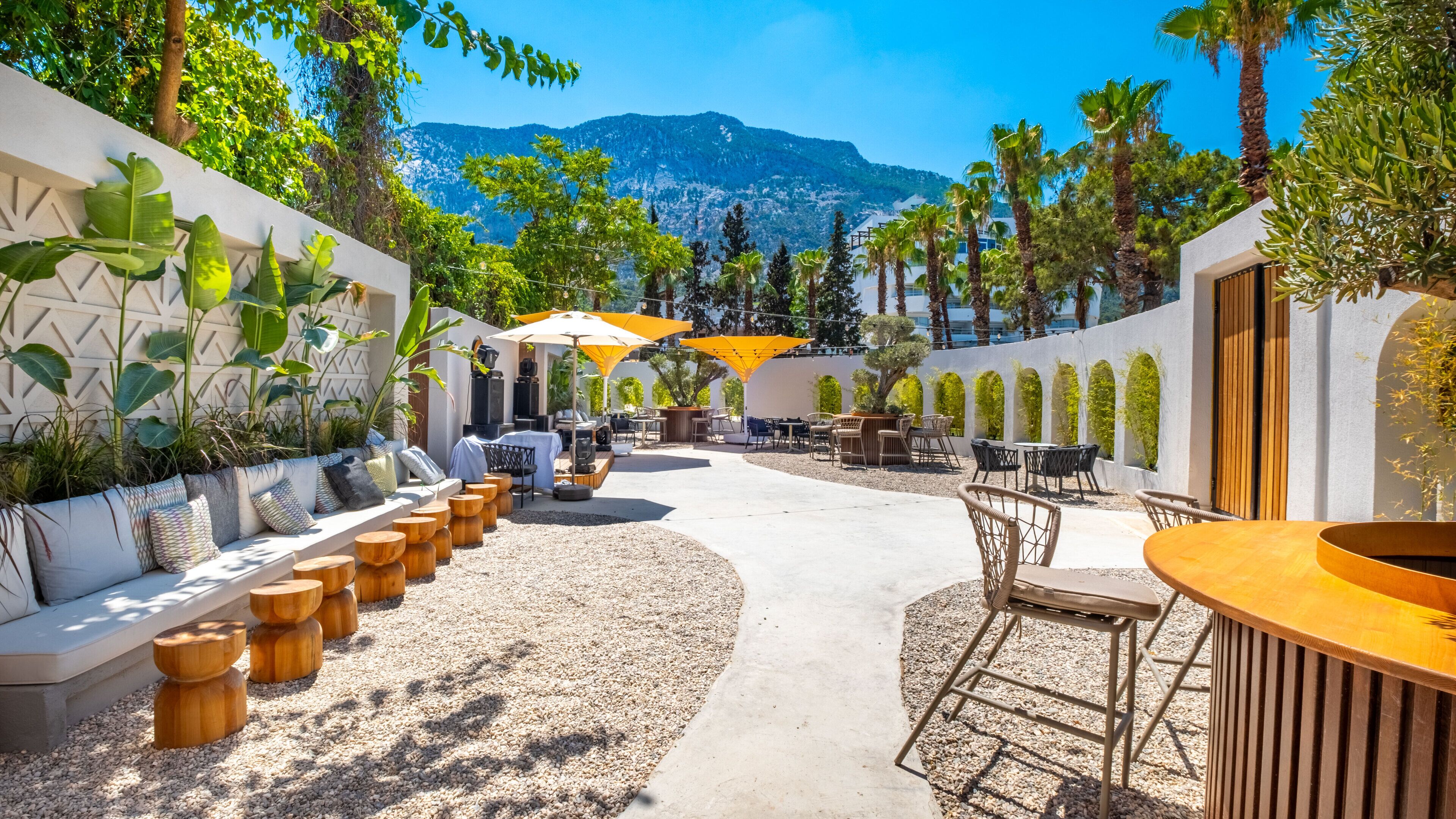 2 bares, bar en la playa