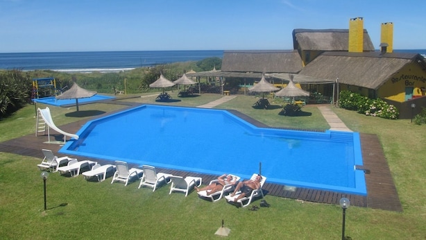 Seasonal outdoor pool, free pool cabanas, pool umbrellas - Sotavento Apart Hotel (La Paloma)