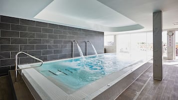 Couples treatment room(s), sauna, hot tub, steam room, body treatments