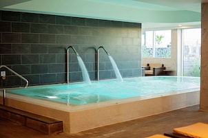 Couples treatment rooms, sauna, hot tub, steam room, body treatments