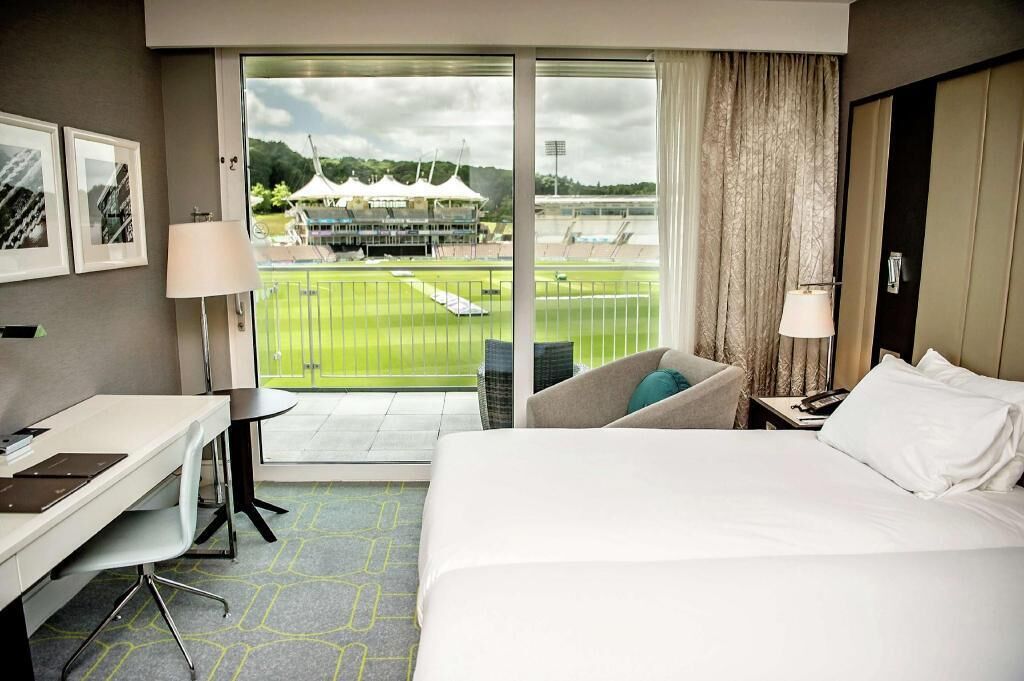 Hypo-allergenic bedding, down duvets, in-room safe, desk