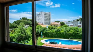 Double Room, Shared Bathroom | Blackout curtains, iron/ironing board, free WiFi, bed sheets