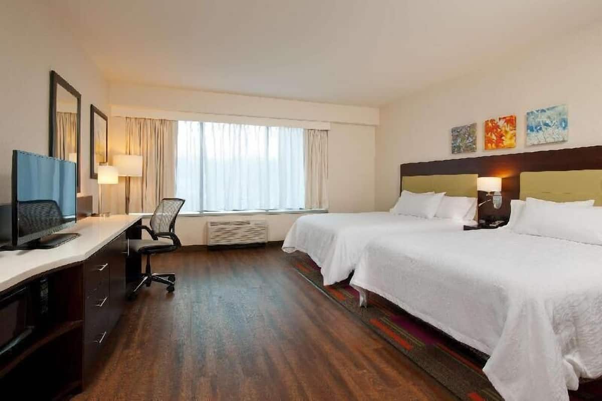 Premium bedding, down duvets, in-room safe, laptop workspace