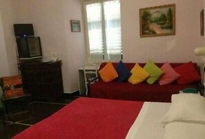 Meja kerja dan Wi-Fi gratis