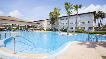 2 indoor pools, 3 outdoor pools, pool umbrellas, sun loungers