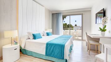 Minibar, coffres-forts dans les chambres, bureau, lits bébé (gratuits)