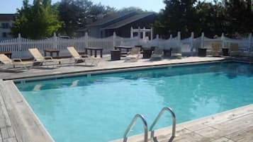 Indoor pool, pool loungers