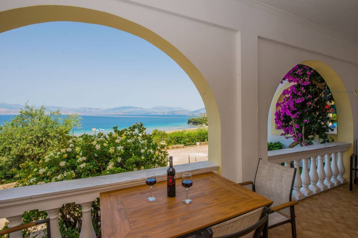 Appartement, 2 chambres, vue mer, rez-de-chaussée | 2 chambres, coffres-forts dans les chambres