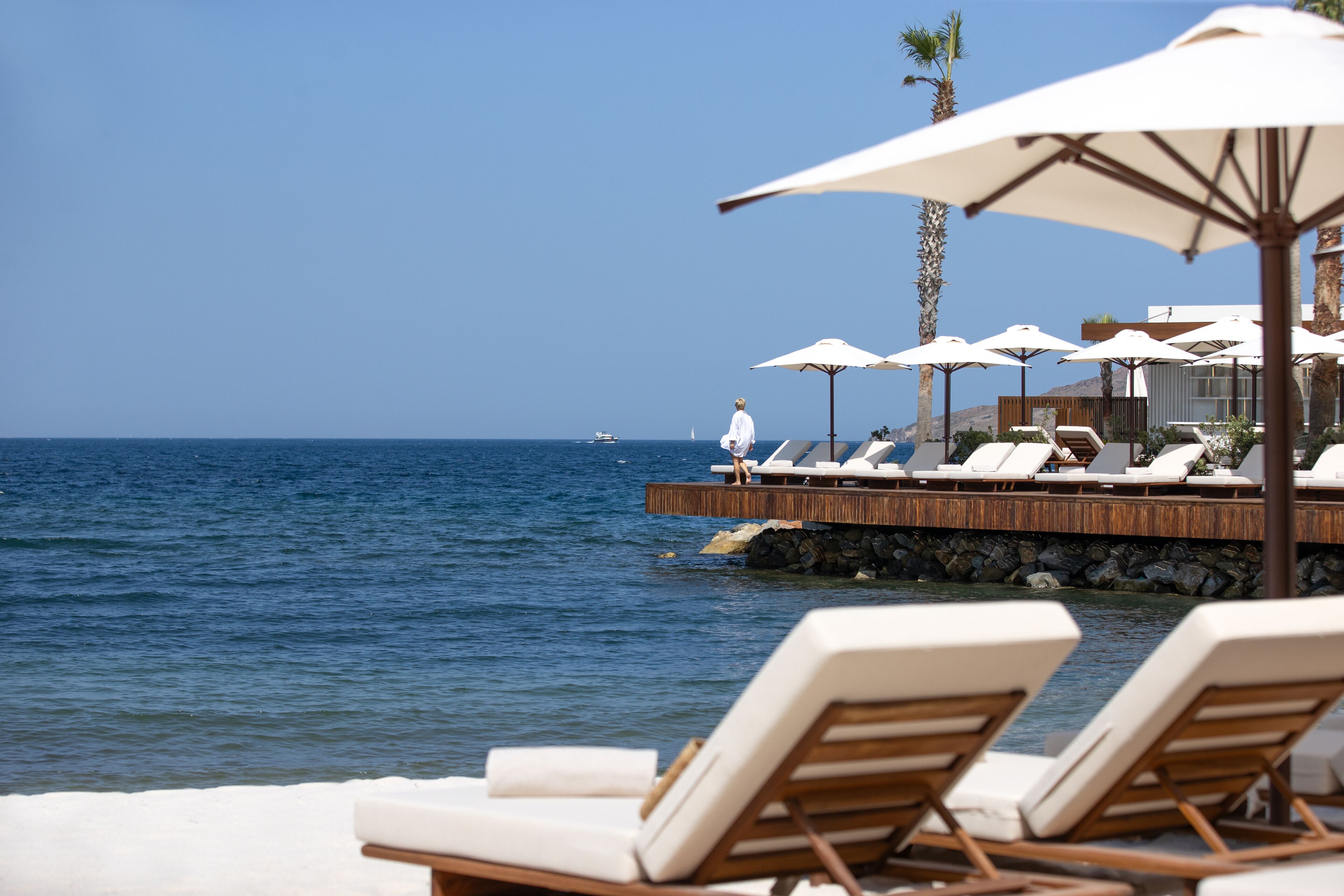 private beach nearby, white sand, beach shuttle, beach bar