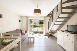 Apartment, 1 Bedroom (for 6) | Living area