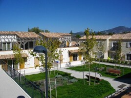 ด้านหน้าที่พัก