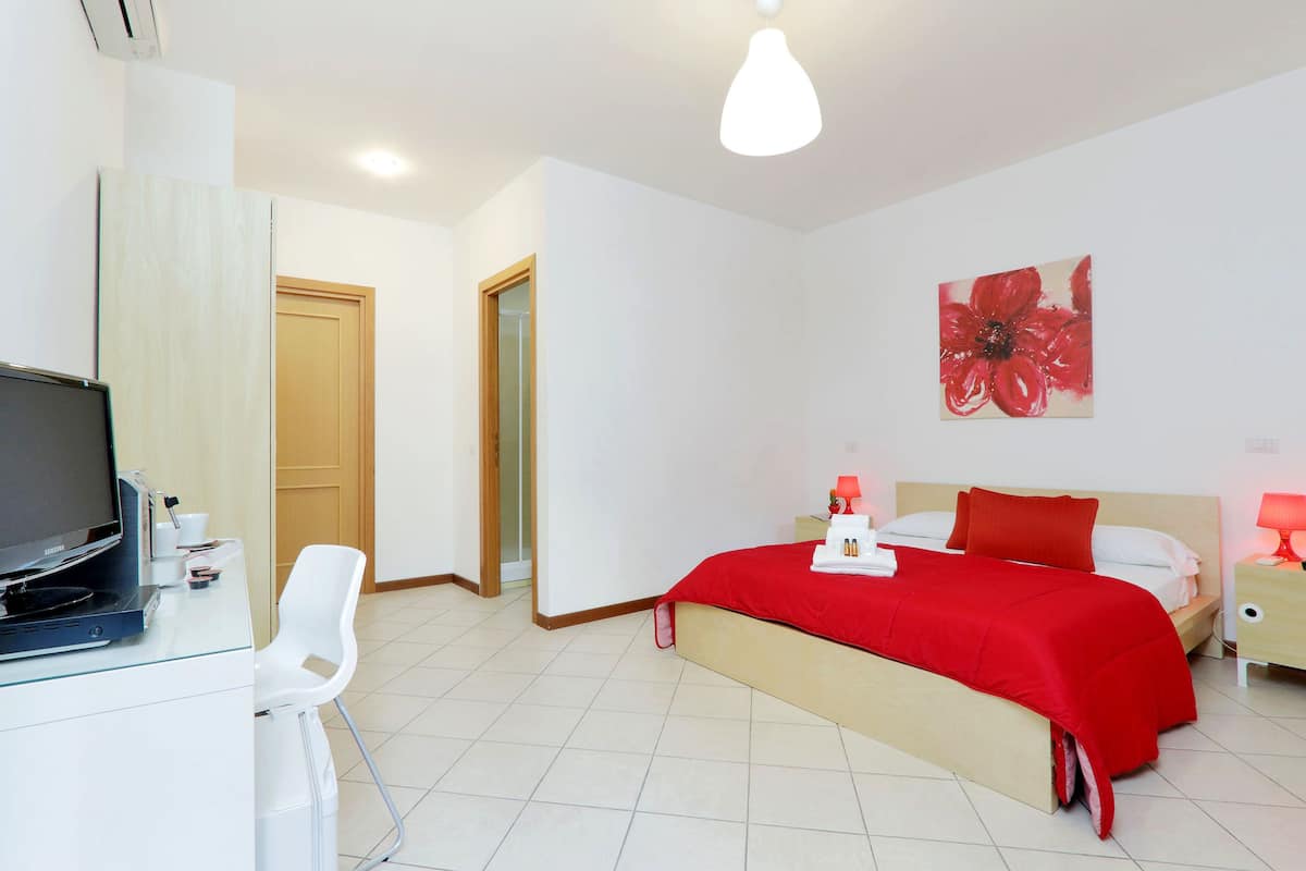 1 camera, minibar, una scrivania, Wi-Fi gratuito