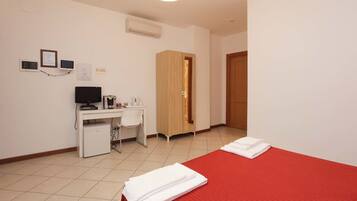 Double Room | 1 bedroom, minibar, desk, free WiFi
