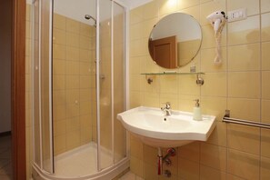 تجهيزات دش، مجففات شعر