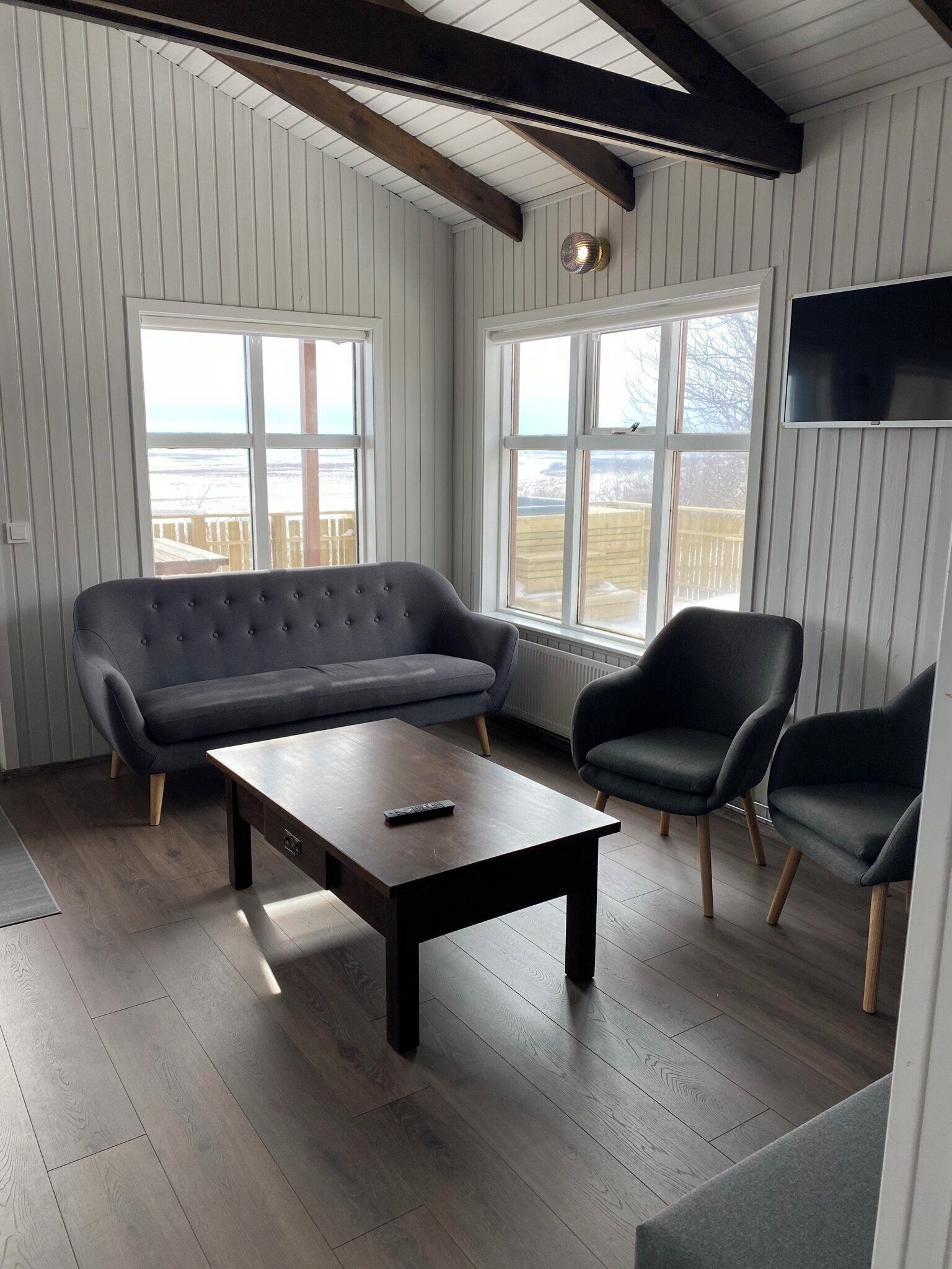 Cottage, 2 Bedrooms | Living area | 15-inch TV with digital channels