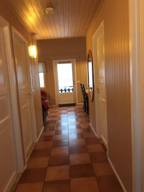 Cottage, 2 Bedrooms | Hallway