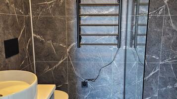 Villa, 1 chambre, baignoire à remous | Salle de bain | Séchoir à cheveux, serviettes fournies, savon