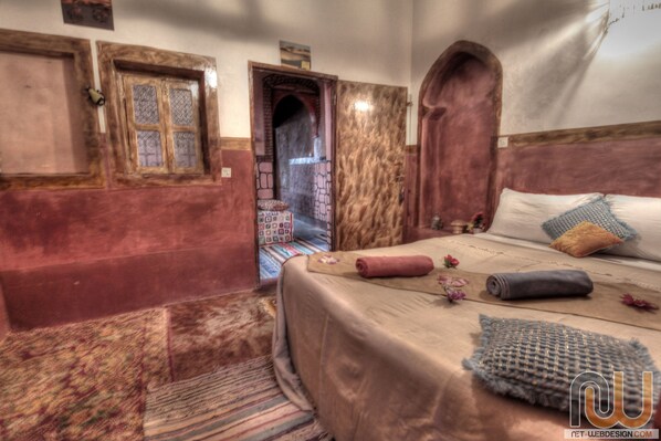 Chambre Double ou avec lits jumeaux | Bureau, lits bébé (gratuits), lits pliants/supplémentaires