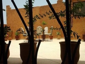 Terrace/patio - Mirleft Tayought Guest House (Mirleft)