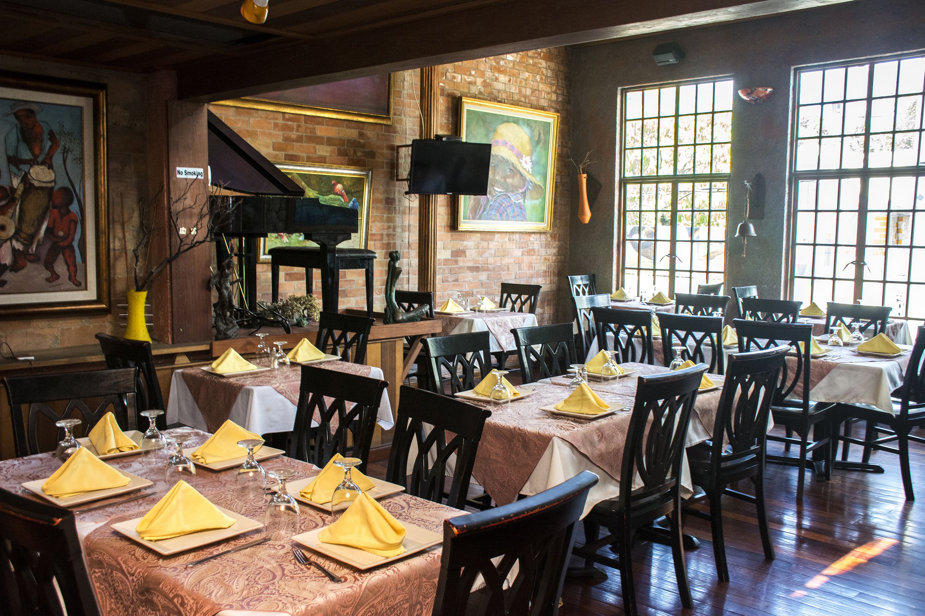 lunch and dinner served, fusion cuisine