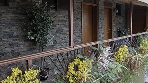 Terrace/patio - B & B Comfy Inn (Petionville)