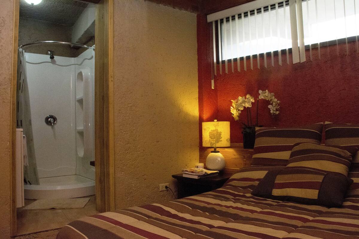 Moderate Room, 1 Full bed  | In-room safe, WiFi (free)