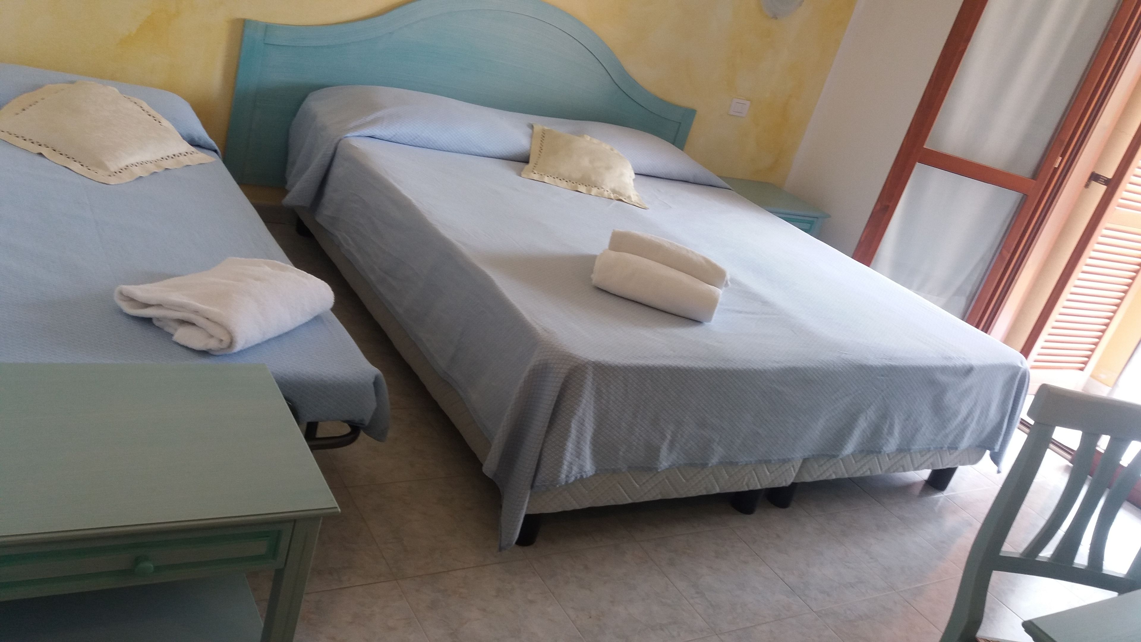 triple room, city view | individually decorated, individually furnished, desk, soundproofing