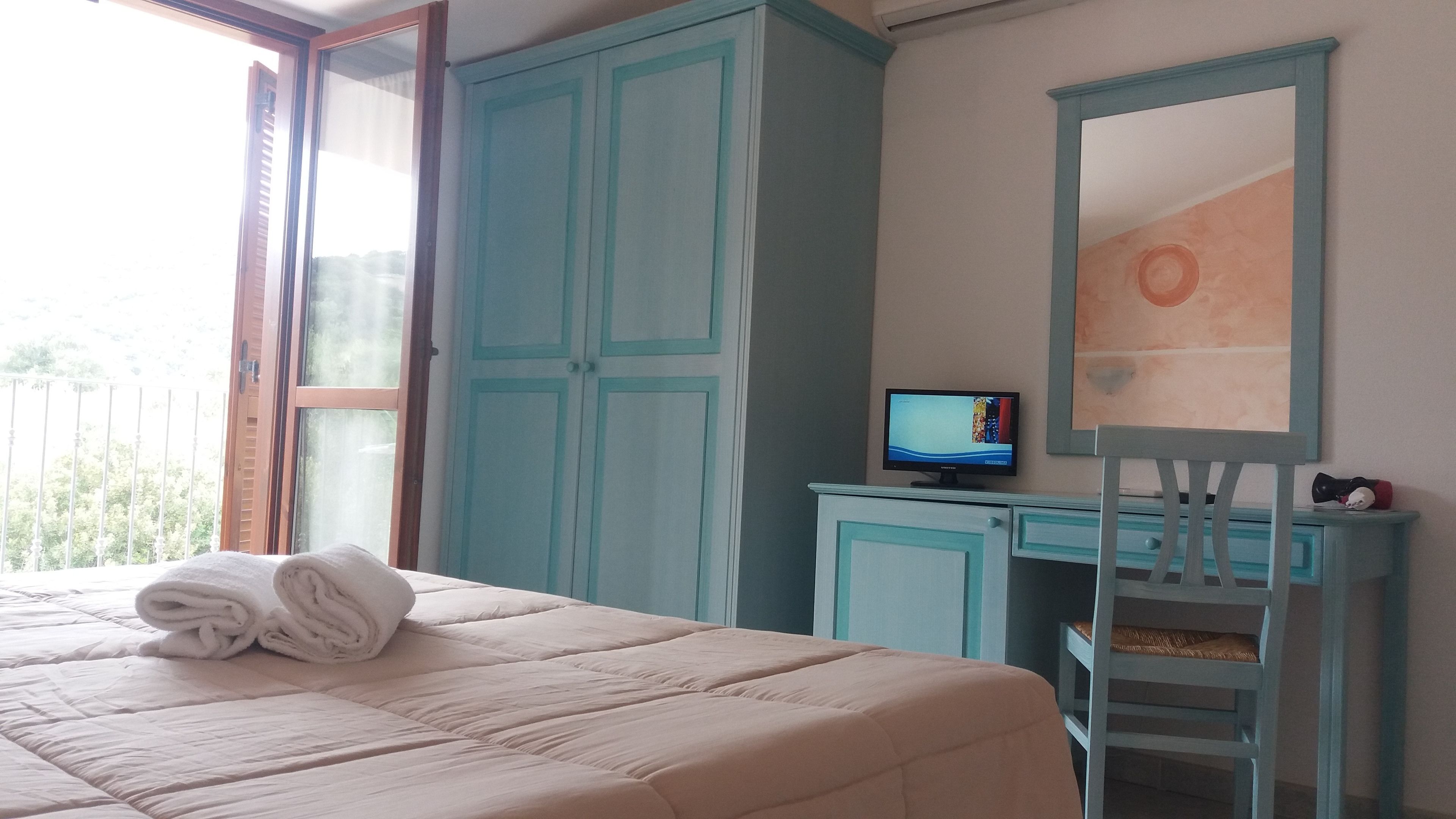 double room, balcony, garden view | individually decorated, individually furnished, desk, soundproofing