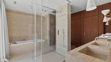 VILLA DE ROSE | Bathroom | Shower, free toiletries, hair dryer, towels