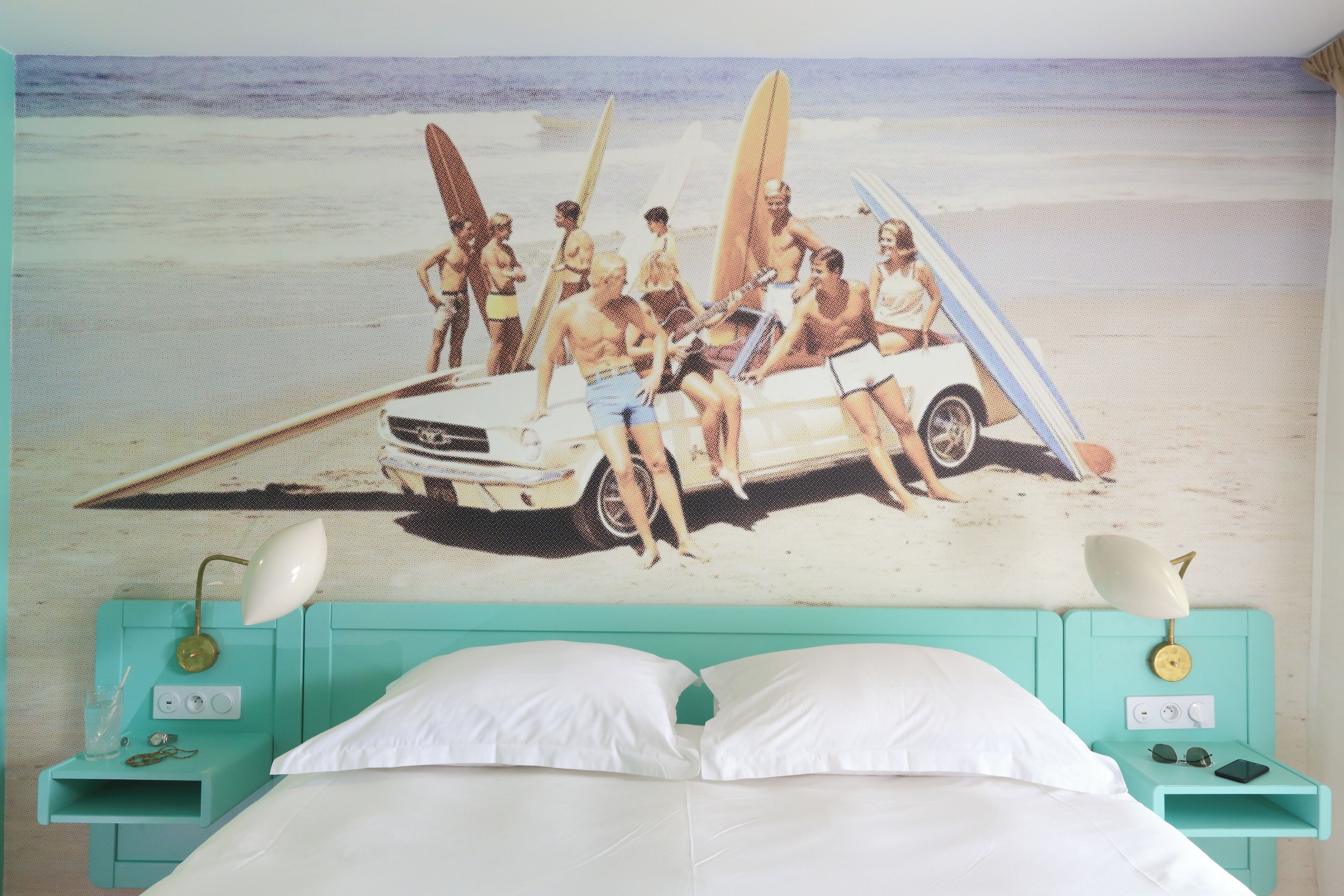 Roupas de cama antialérgicas, cofres nos quartos, escrivaninha