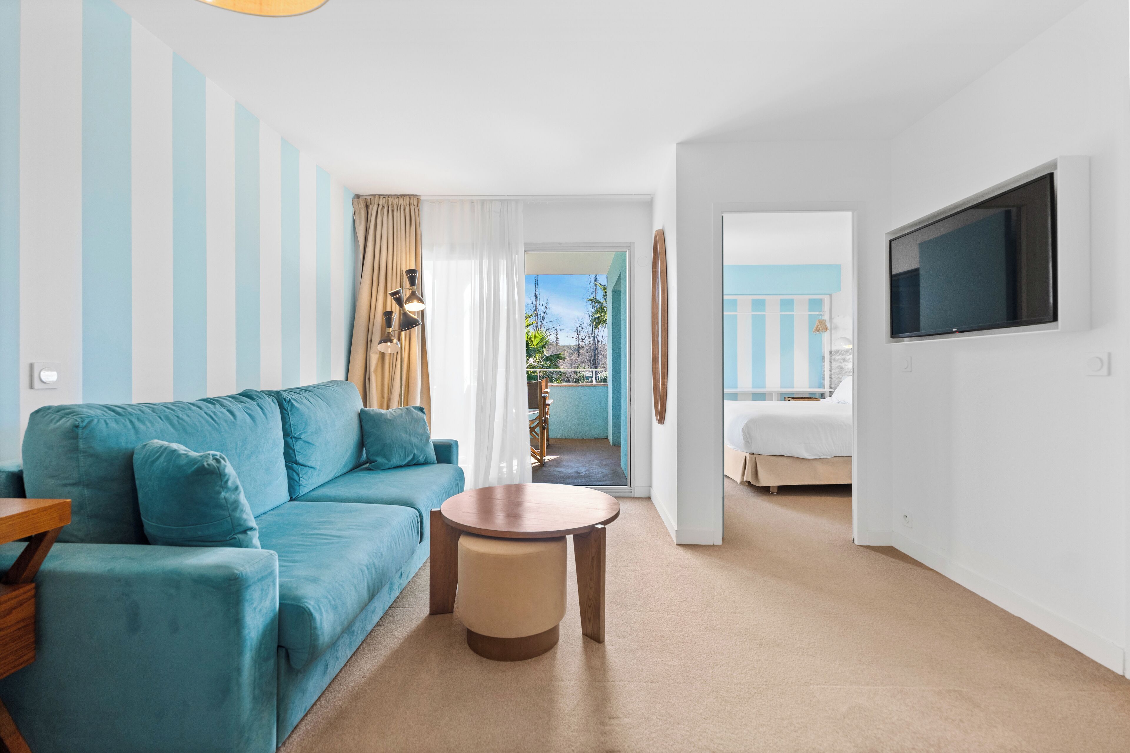 CASA SUITE | Hypo-allergenic bedding, in-room safe, desk, blackout drapes