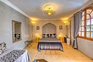 Superior tweepersoonskamer (Aljedi) | Een kluis op de kamer, individueel gedecoreerd, gratis babybedden