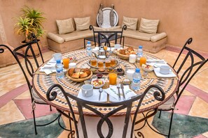 Dagelijks lokaal ontbijt inbegrepen