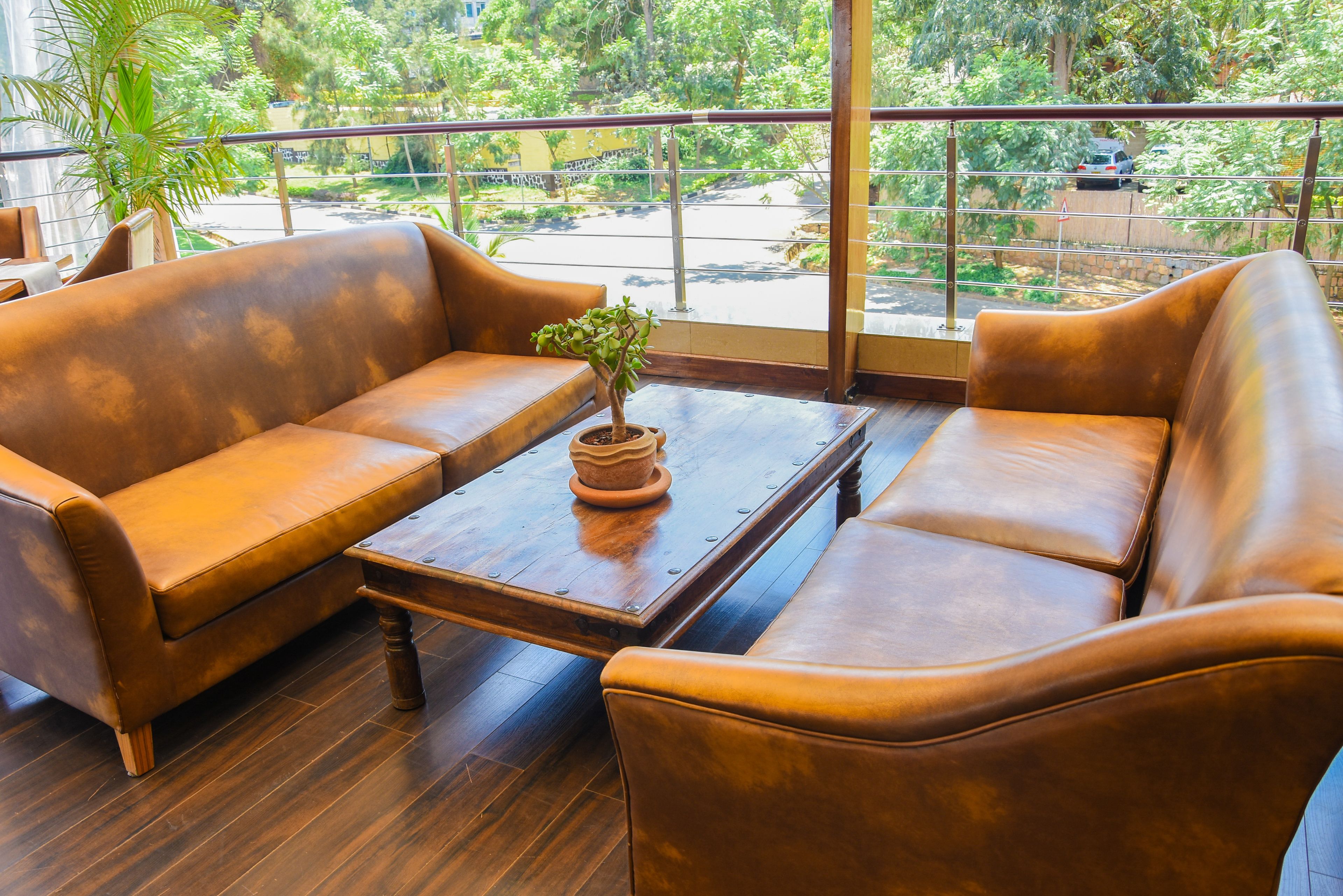 breakfast, lunch, dinner served; international cuisine