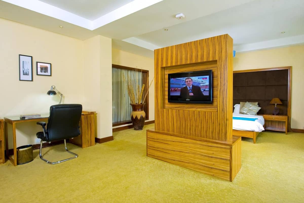 minibar, in-room safe, desk, blackout curtains